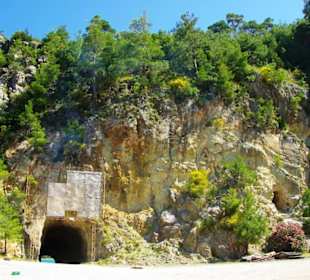 Der Staudamm selbst in voller Pracht