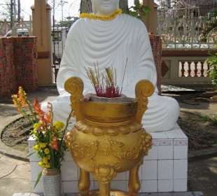 Ein Buddha im Vina Trang Tempel.