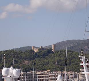 Sogar den Blick aufs  Castell Belver von der Bar