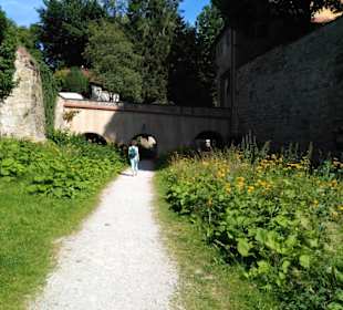 Spaziergang entlang der Stadtmauer