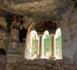 Arkadenfenster mit Fresko