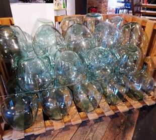 Exponate in der Glashütte Gernheim