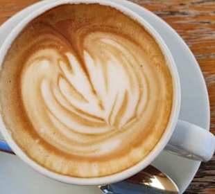 Cappuccino mit richtigen Muster