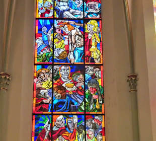 Kirchenfenster im Chor der Kirche