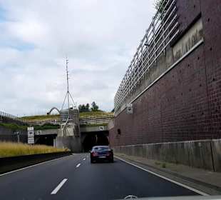 Am Elbtunnel entlang