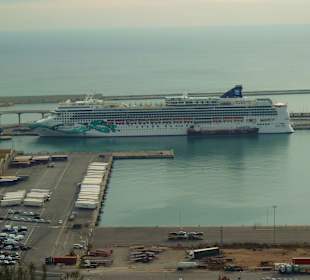 Blick auf den Kreuzfahrthafen von Barcelona