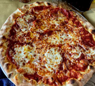 Lecker Pizza Calabrese