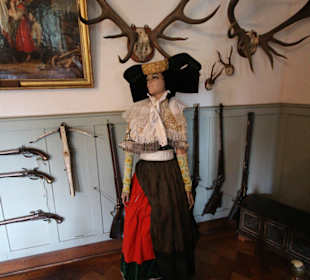 Bückeburger Tracht im Jagdzimmer