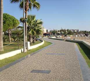 An der Strandpromenade nach Side