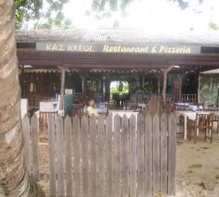 Blick vom Meer auf Restaurant