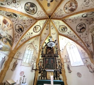 Hauptaltar mit Decke