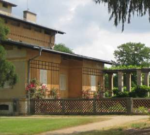 Seitengebäude / Laubengang