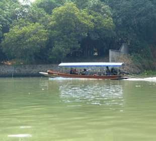 Flußfahrt um die Insel