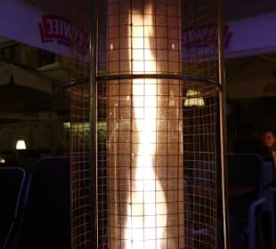 Heizstrahler wärmen vor dem Elephant Club