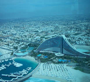 Blick vom Burj al arab auf das Jumeira Beach Hotel
