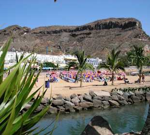 Strand vom Hafen aus