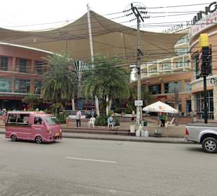 Eingang zum Shoppingcenter