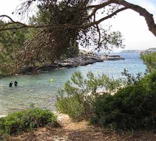 Seitlicher Blick auf die Cala Barca