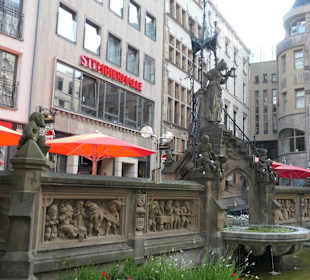Der Heinzelmännchenbrunnen in Köln Am Hof