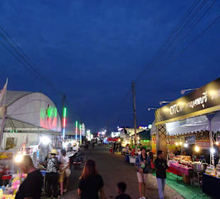 Auf dem Nachtmarkt von Kanchanaburi