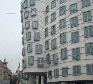 Dancing house, Frank Ghery