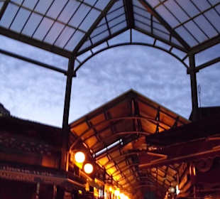 Markthalle mit interessantem Glasdach