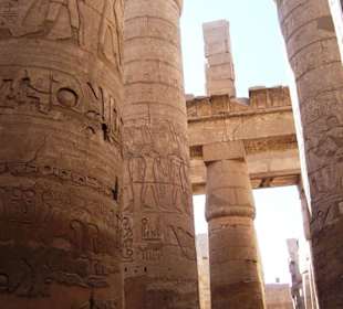 Die gigantischen Säulen des Karnak-Tempels