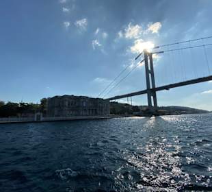 Schön massiv diese Brücke 