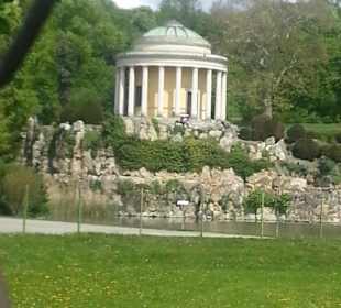 Im Garten von Schloss Esterhazy