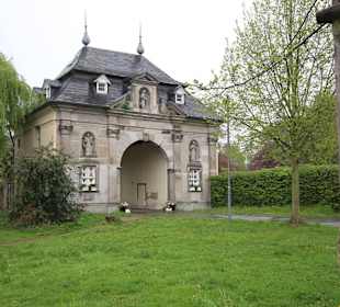 Barockes Torhaus zum Klostergelände