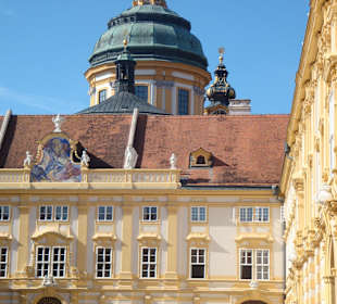 Stirnseite (West) Prälatenhof