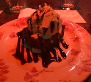 Schoko-Brownies mit Eis