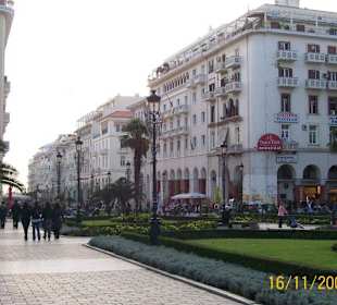 Der Aristoteles Platz - das Herz der Stadt