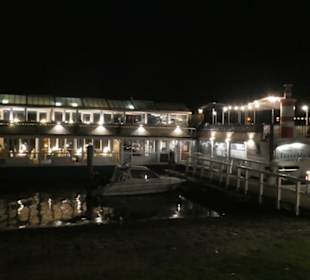 Das Restaurant und Café Traveblick bei Nacht