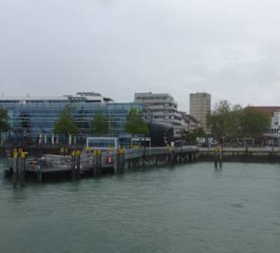 Mit dem Linienschiff im Hafen von Friedrichshafen