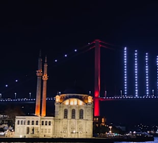 So schön dazu die Ortaköy Moschee 