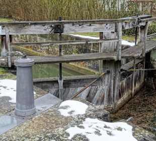 Tore der Schleuse 100