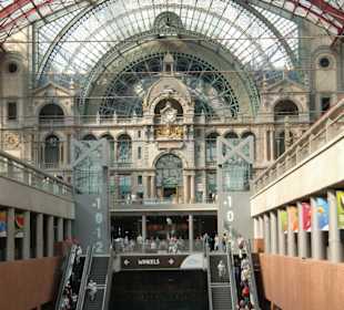 Der Hauptbahnhof - Haupteingang