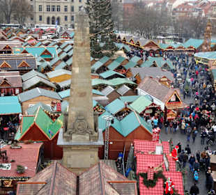 Blick vom Riesenrad über den Weihnachtsmarkt