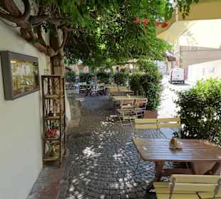 Lauschiger Gastgarten des Batzenhäusl