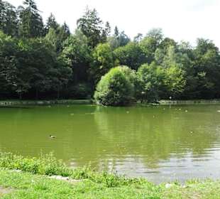 Spaziergang durch den Schlosspark Fantaisie