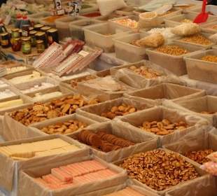 Marktstand mit Süßigkeiten