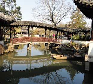 Вид на озеро в саду скромного чиновника