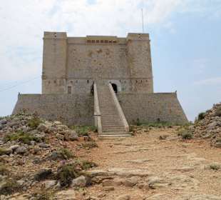Rundgang auf der Insel, der Comino Tower