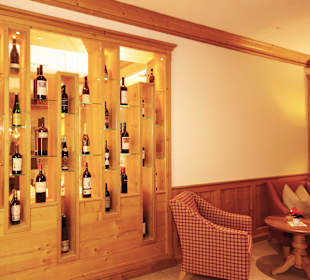 Neues Foyer mit Weinschrank