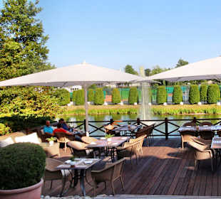 Unter Sonnenschirmen