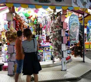 Luna Park im August Geschäfte