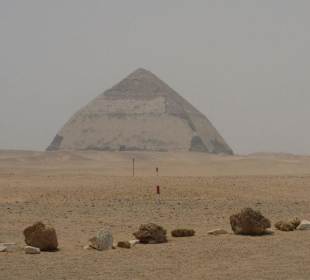 Blick auf Dashur Pyramids