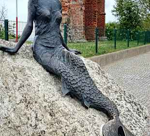 Ruine und Meerjungfrau in Hoff