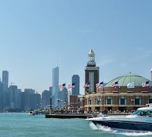Tour über den Lake Michigan vorbei am Navy Pier